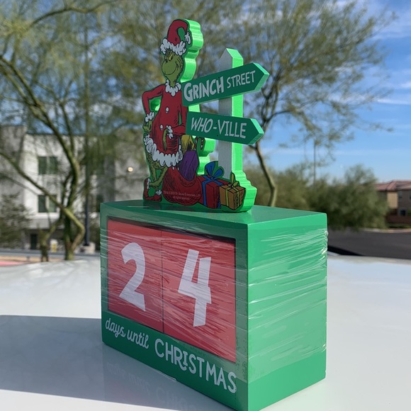 8 pc Dr. Seuss The Grinch Who Stole Christmas, Countdown Calendar holiday decor - Picture 13 of 16